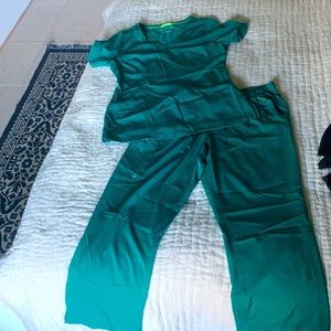 Healing Hands size Small Scrub Top with Size Medium Scrub Bottoms